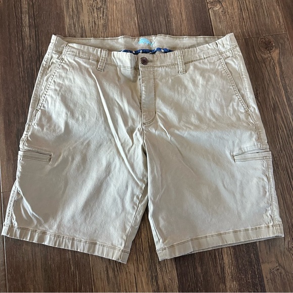 Tommy Bahama Other - Tommy Bahama men's 36 khaki tan shorts soft
